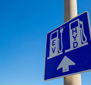 Image showing a sign for an Electric vehicle and hydrogen refueling station