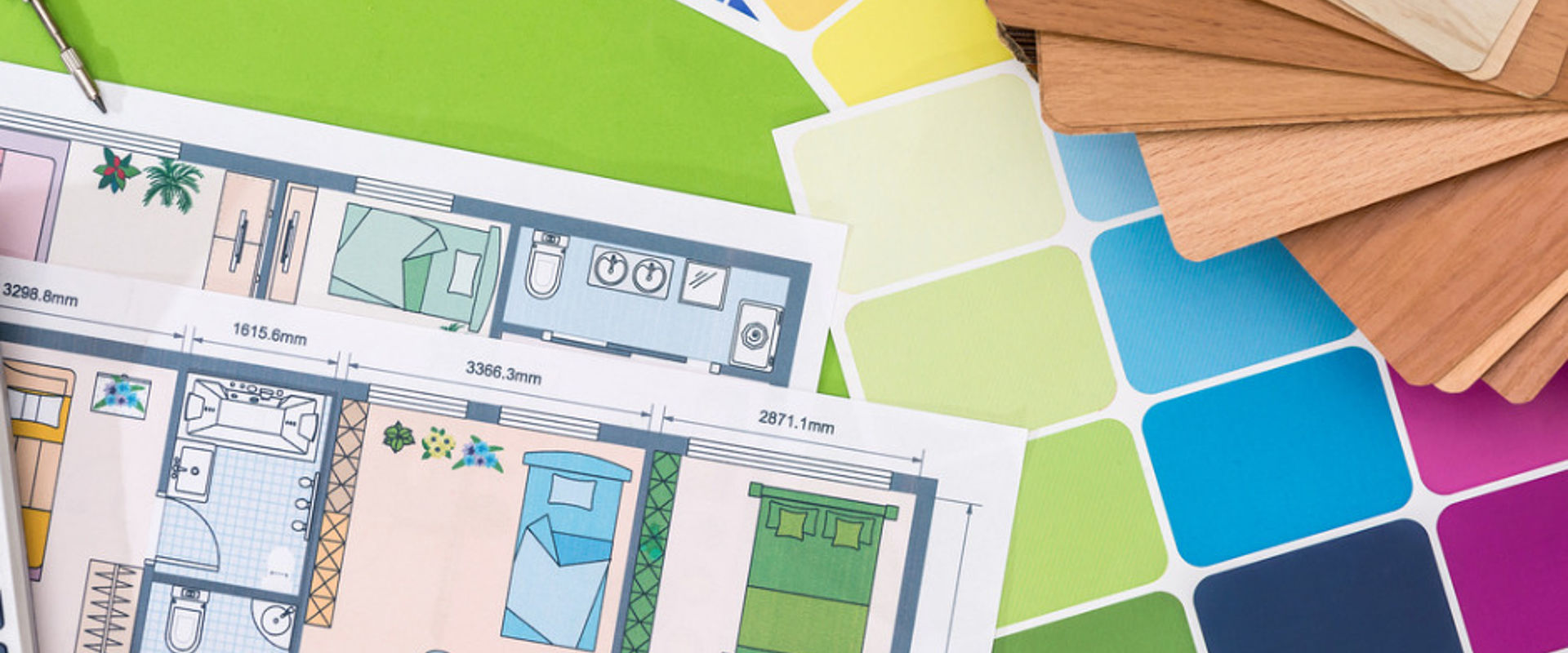 House project with wooden sampler pen calculator on green background picture id845878008