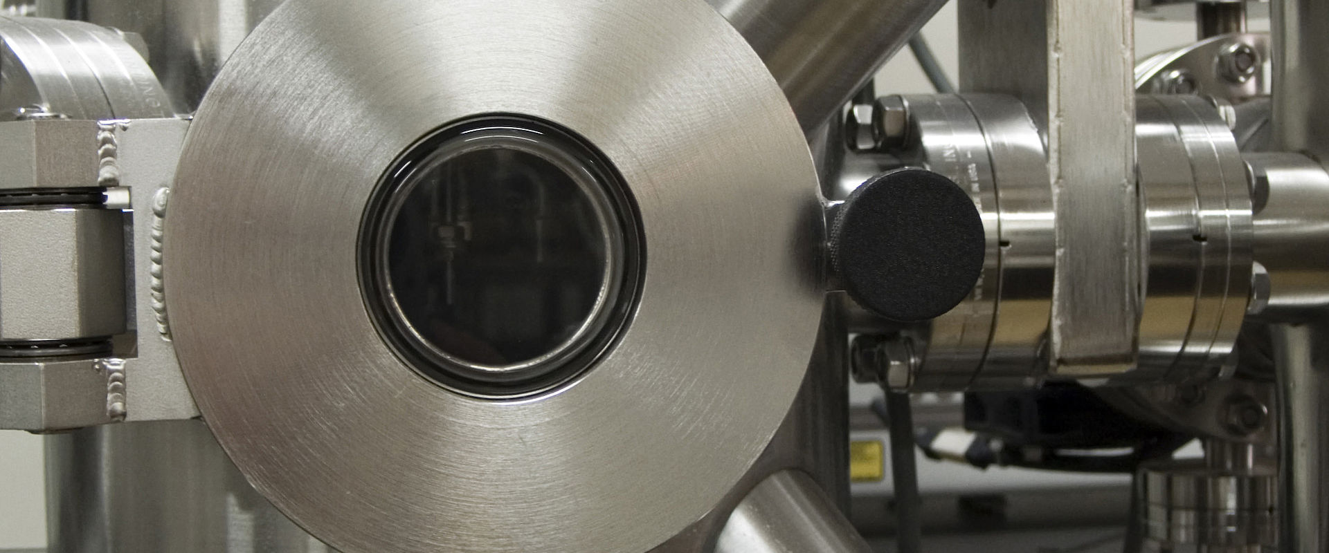 Close up of an industrial vacuum gauge Image showing a close up of an industrial vacuum guage