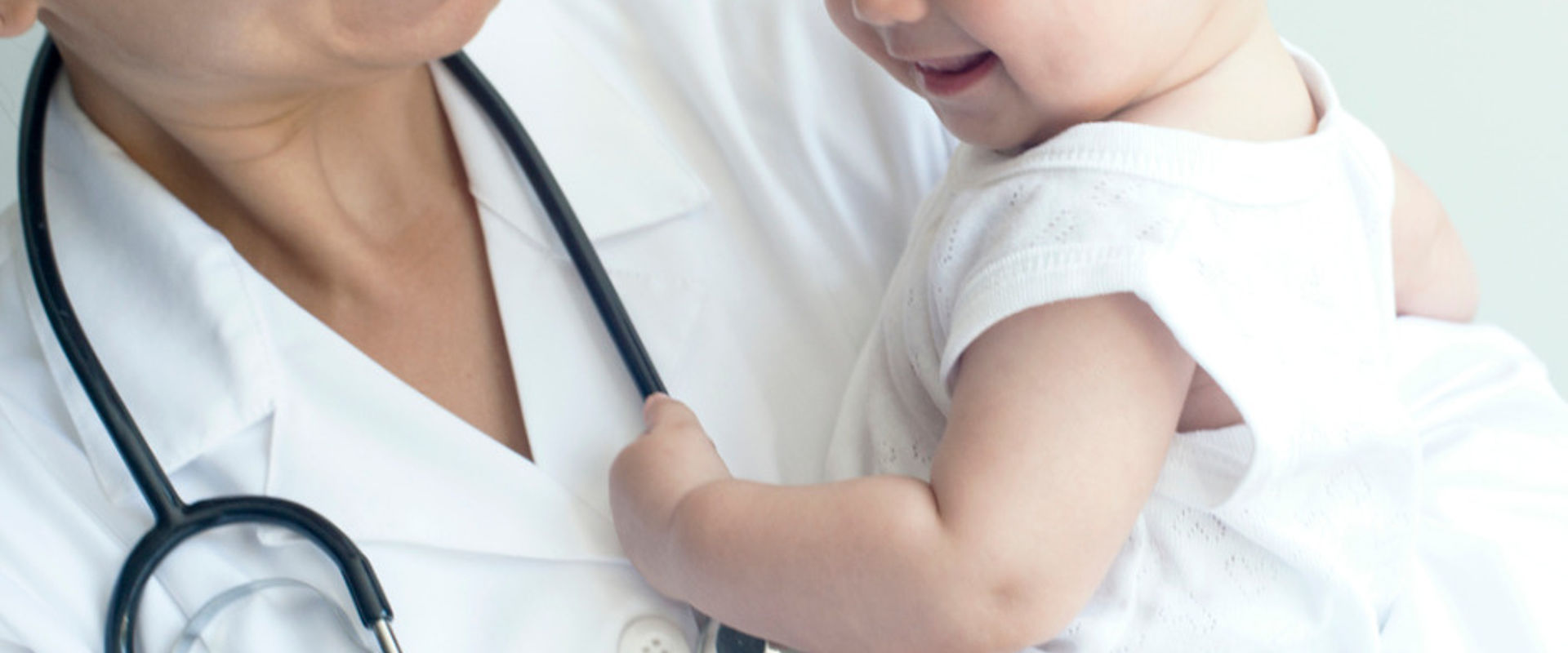 Pediatrician picture id496484800