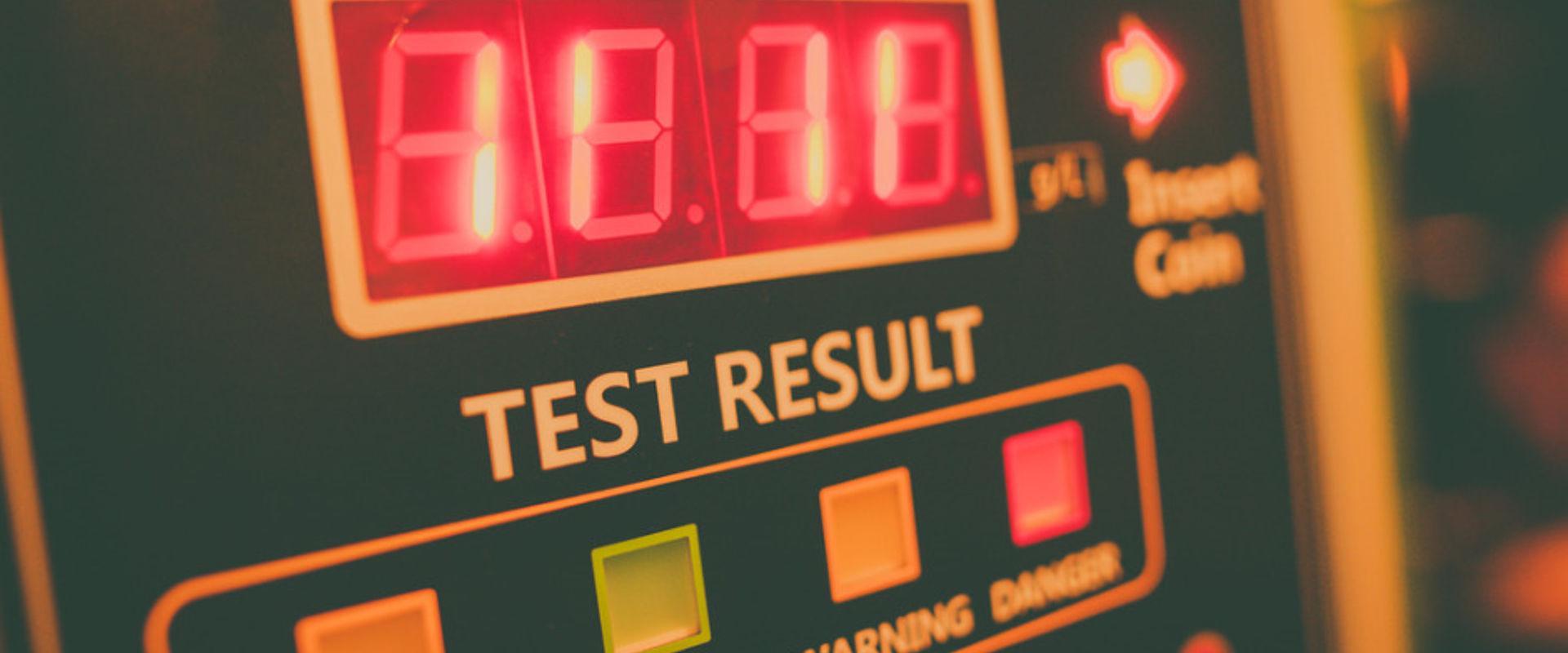 Alcohol breath analyser