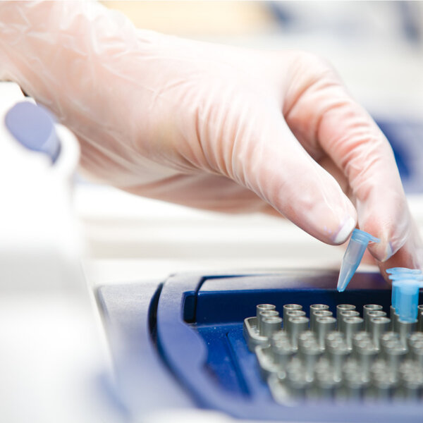 16SIP01 copying realtime cycler white gloves picture id178393195