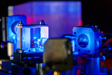 Image of a blue laser in a quantum optics lab
