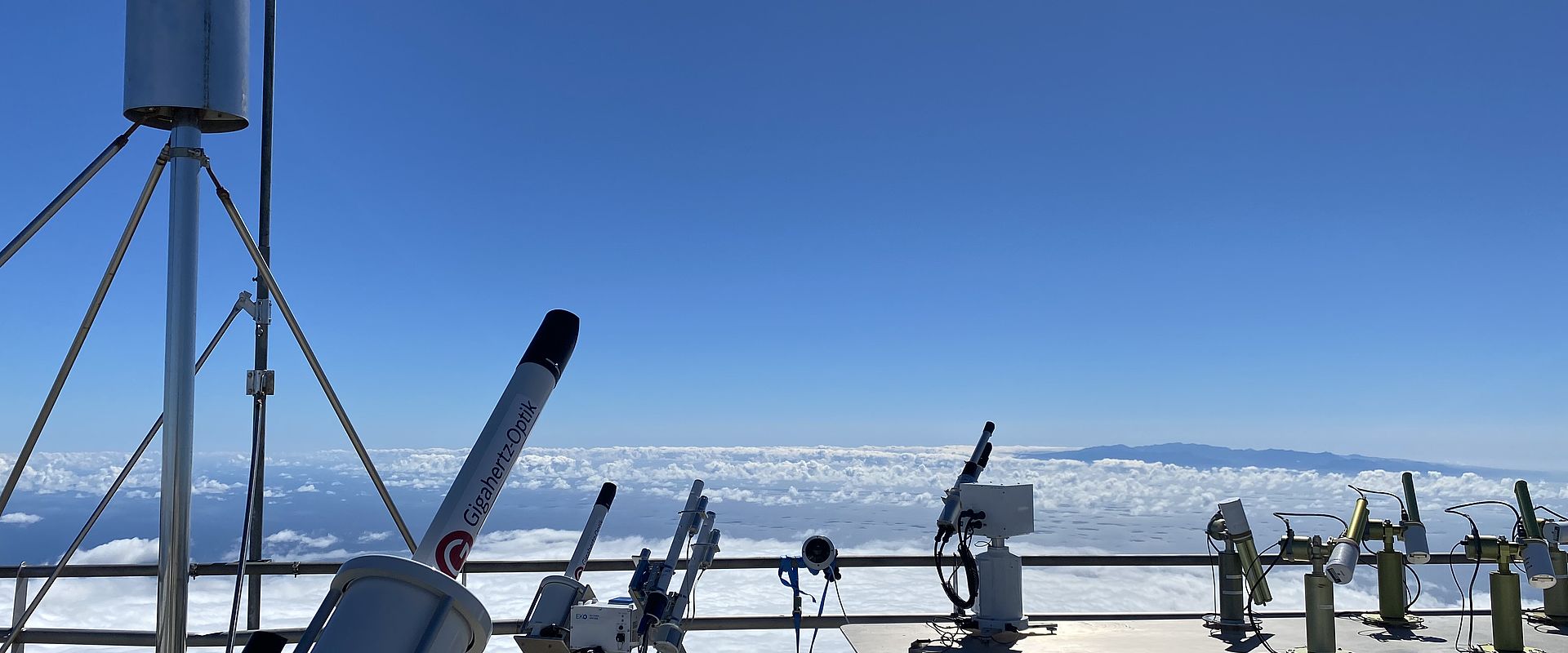 The BTS-Solar array spectroradiometer deployed at the 19ENV04 EMPIR MAPP field campaign at Izaña, Tenerife, September 2022. © Gigahertz Optik GmbH The BTS-Solar array spectroradiometer deployed at the 19ENV04 EMPIR MAPP field campaign at Izaña, Tenerife, September 2022