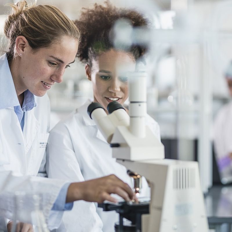 Improving measurement uncertainty in the traceability chain Image showing two scientists examiining a sample with a microscope