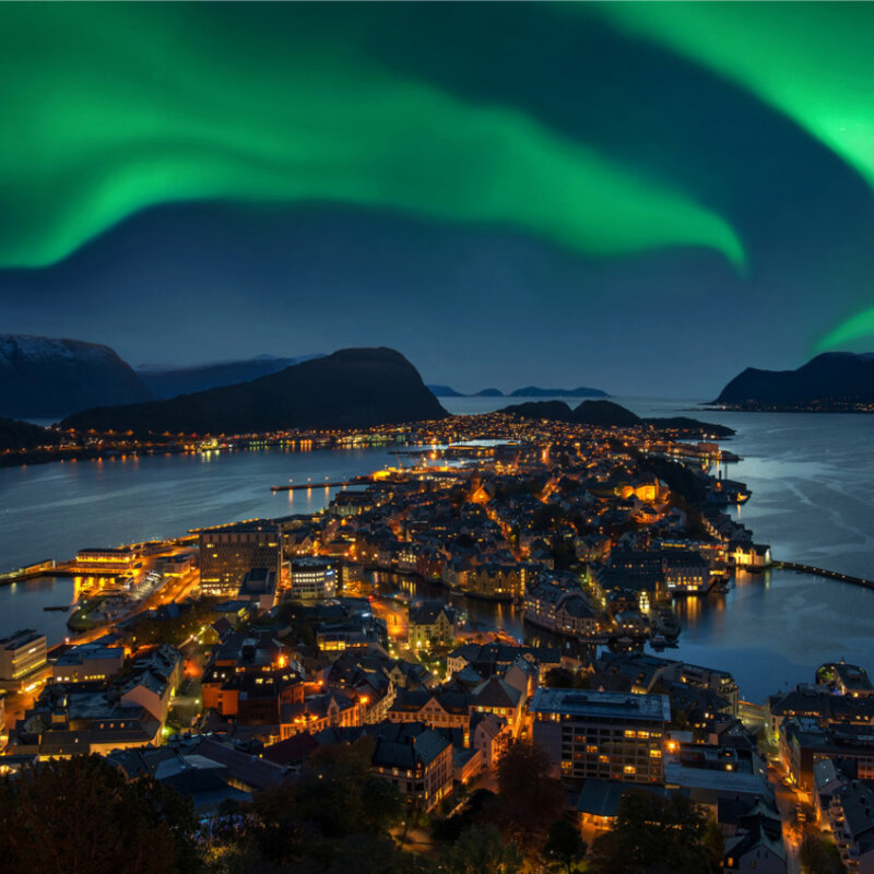 Understanding the link between cosmic rays on ozone and the biosphere Image of the northern lights