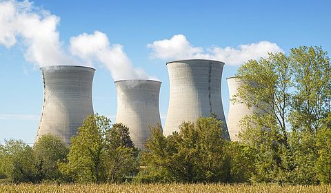 Nuclear power station with four cooling towers