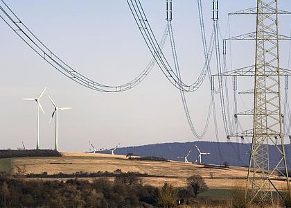 Wind turbine and power station