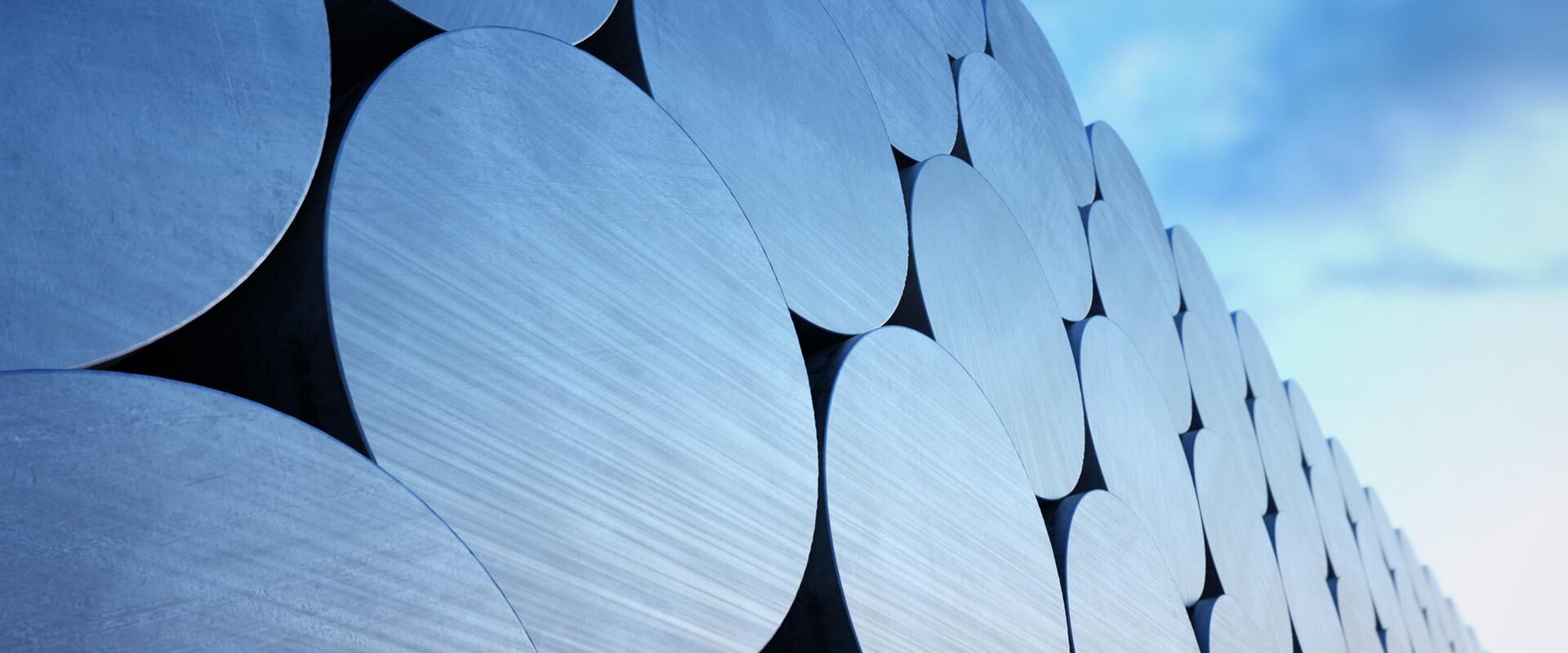 IND04 16014 iStock 25089141 Rows and stacks of aluminum bilets web